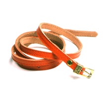 Charger l'image dans la galerie, Ceinture Femme fine 1 cm cuir orange pour robe accessoire luxe tendance made in France.