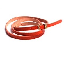 Charger l'image dans la galerie, Ceinture Femme fine 1 cm cuir orange pour robe accessoire luxe tendance made in France.
