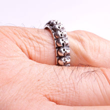Charger l'image dans la galerie, Bague tête de mort. Bague gothique. Bague tribale.