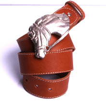 Charger l'image dans la galerie, Ceinture équitation Cuir accessoire équestre personnalisé création fabrication artisanale Made in France.