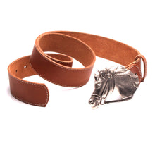 Charger l'image dans la galerie, Ceinture équitation Cuir accessoire équestre personnalisé création fabrication artisanale Made in France.